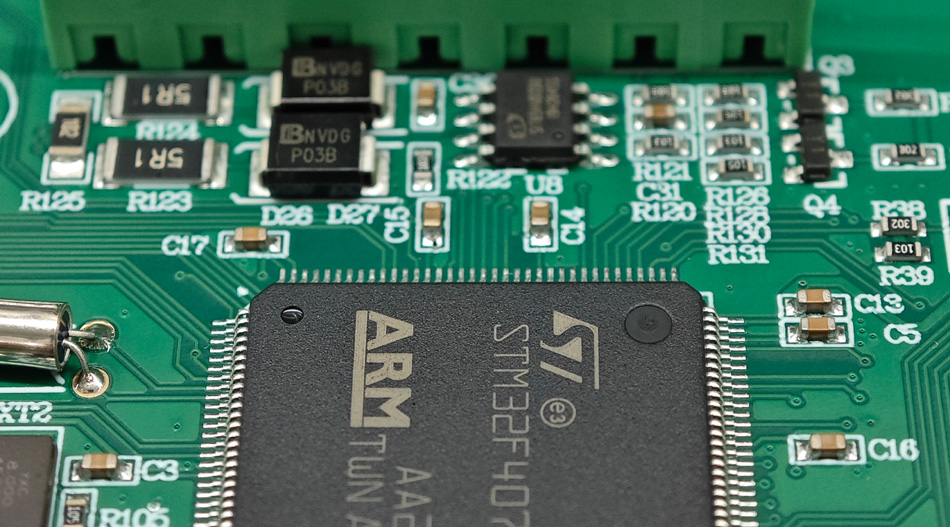 မြင့်မားသောတိကျသော RCU PCBA ထုတ်လုပ်မှု - မည်သည့်နည်းပညာဆန်းသစ်တီထွင်မှုများသည်စက်မှုလုပ်ငန်းစံနှုန်းများကိုပြောင်းလဲစေသနည်း။